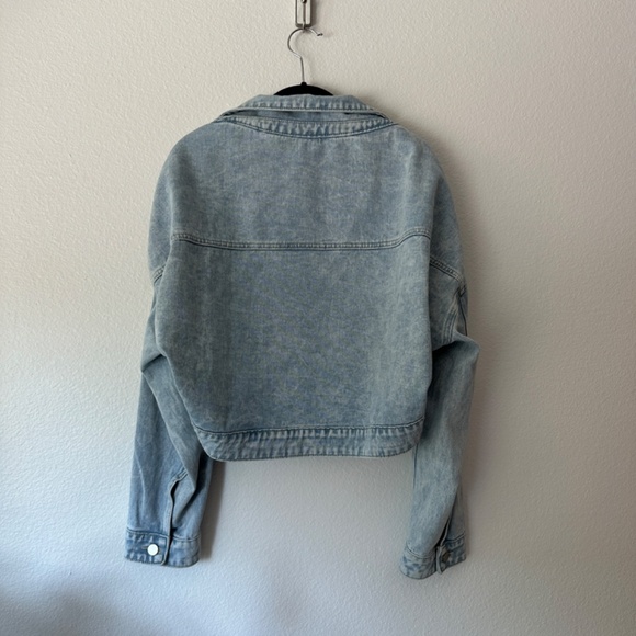 DAZY Cropped Denim Jacket with Light Wash - Size L - Picture 7 of 10